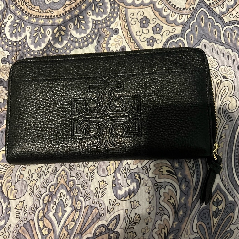 Black Tory Burch pebbled leather wallet